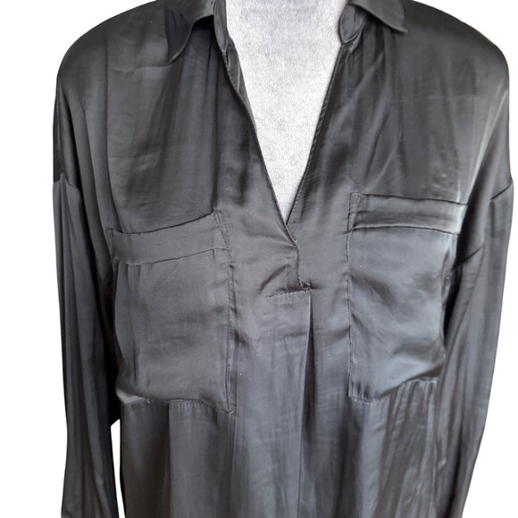 Lush Womens Black Long-Sleeve Silky Blouse With Pockets Button Cuffs & Collared - Picture 2 of 6